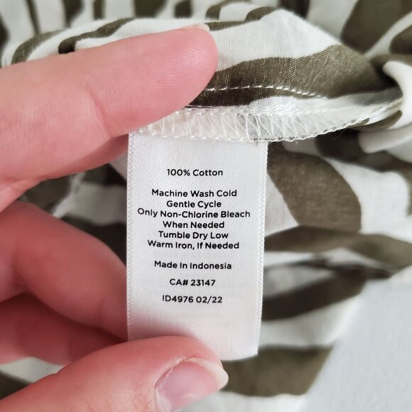 Talbots Womens Aimal Print Button Up Blouse Size L Long Sleeve Light Weight NWT - Picture 4 of 9